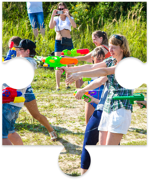 Activités de divertissement à Aix-en-Provence avec une équipe participant à une animation ludique en plein air lors d’un team building